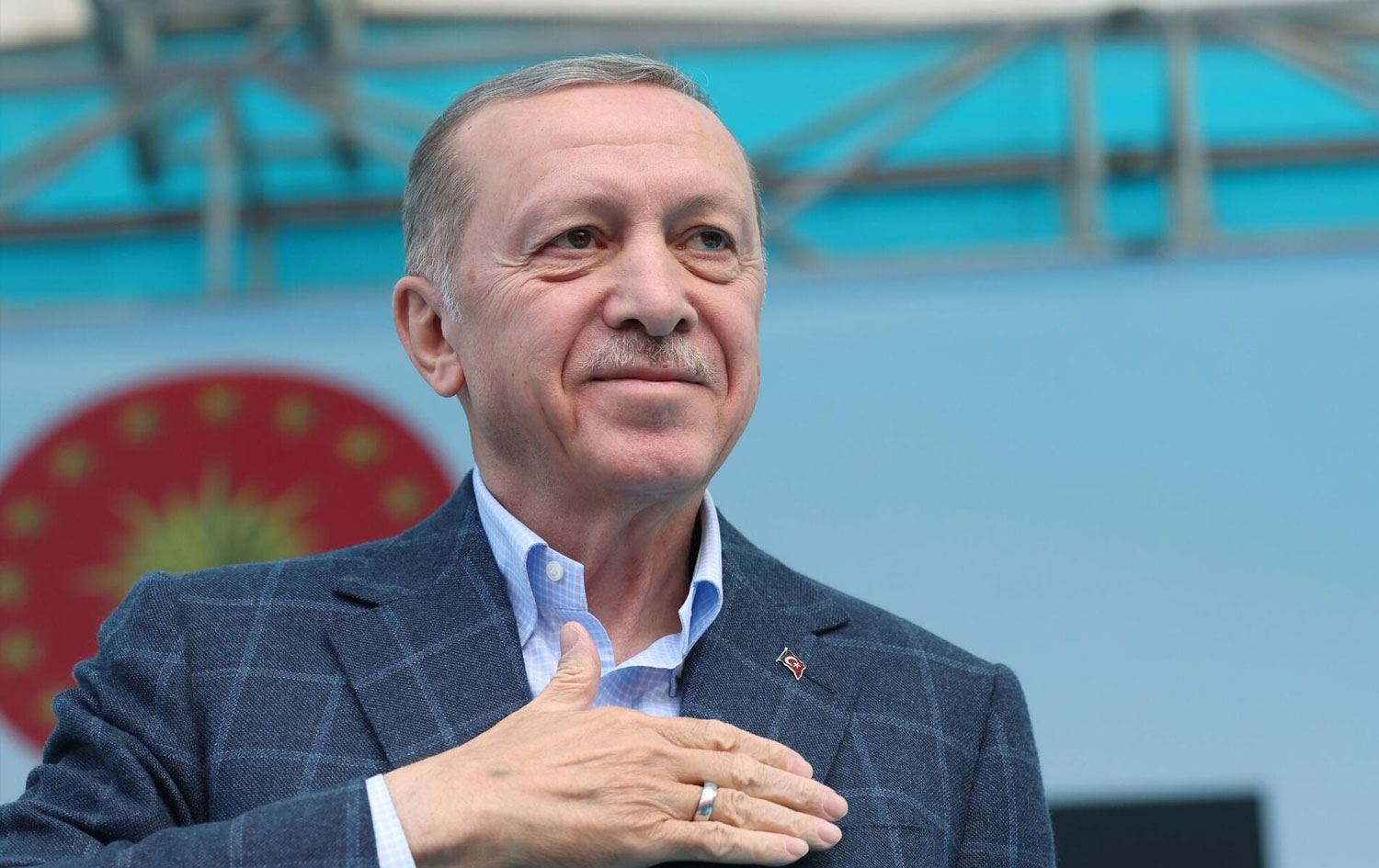 Cumhurbaşkanı Recep Tayyip Erdoğan, "Dışarıdaki katılım 60 bin. Kar bora