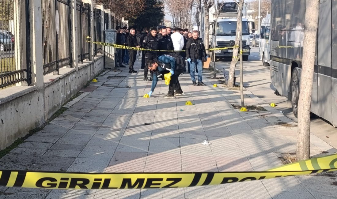  Afyonkarahisar’da dolmuş şoförleri arasında yolcu alma meselesi yüzünden çıkan silahlı