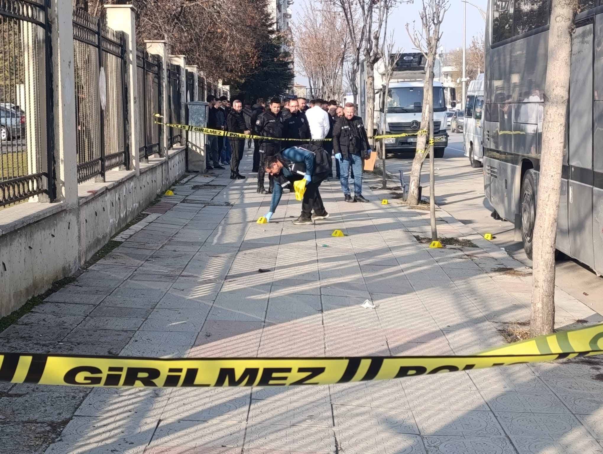 Afyonkarahisar’da dolmuş şoförleri arasında yolcu alma meselesi yüzünden çıkan silahlı