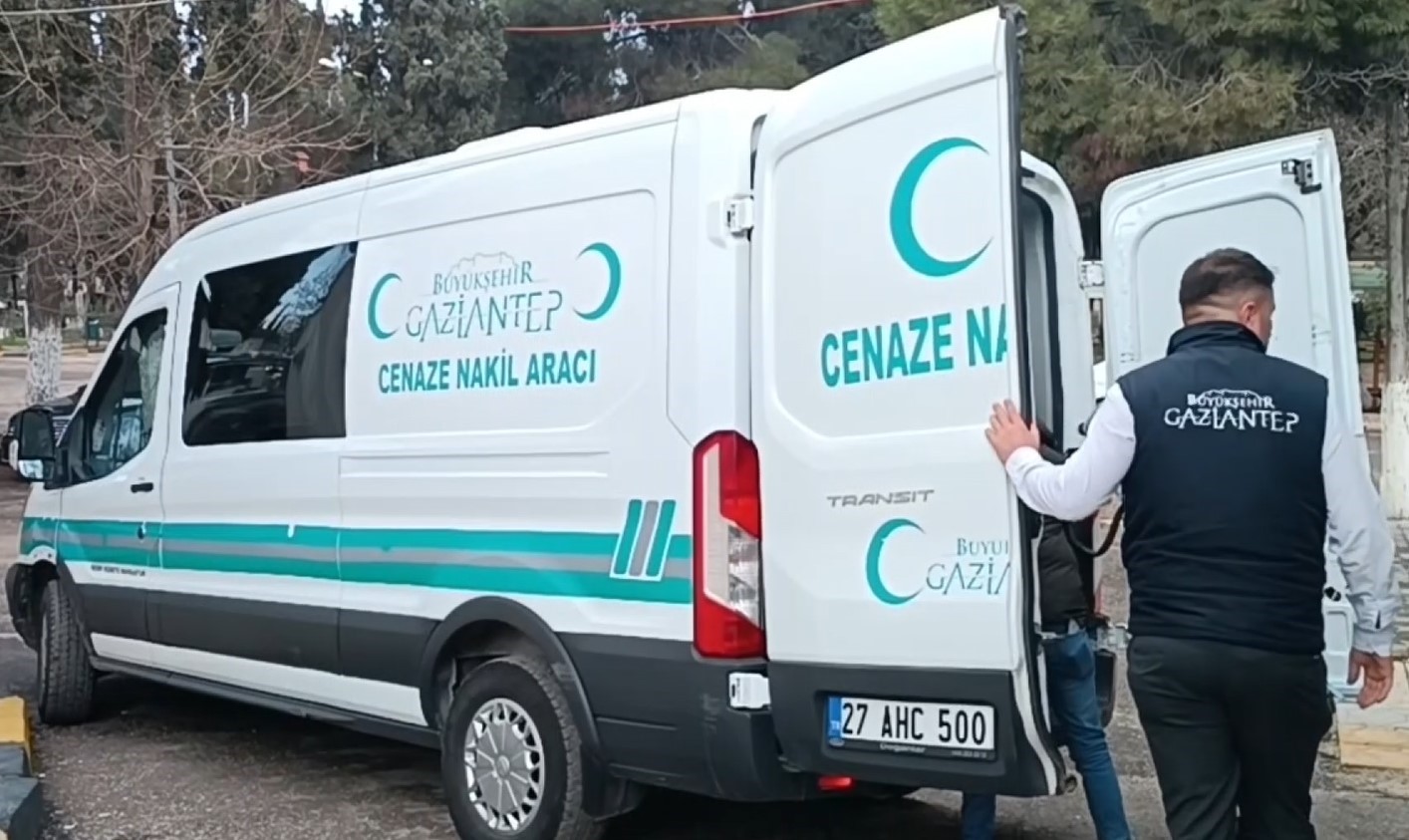 Gaziantep'in Nizip ilçesinde yolun karşısına geçmek isterken otomobilin çarptığı 17