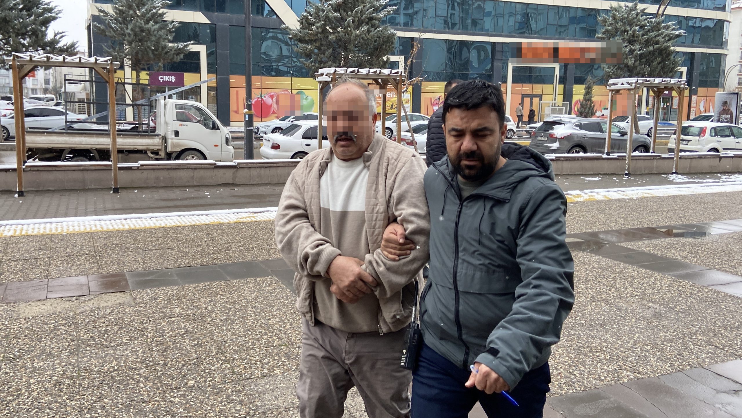 Aksaray'da alacak verecek yüzünden tartıştığı ve tartışmanın kavgaya dönüşmesiyle kardeşi