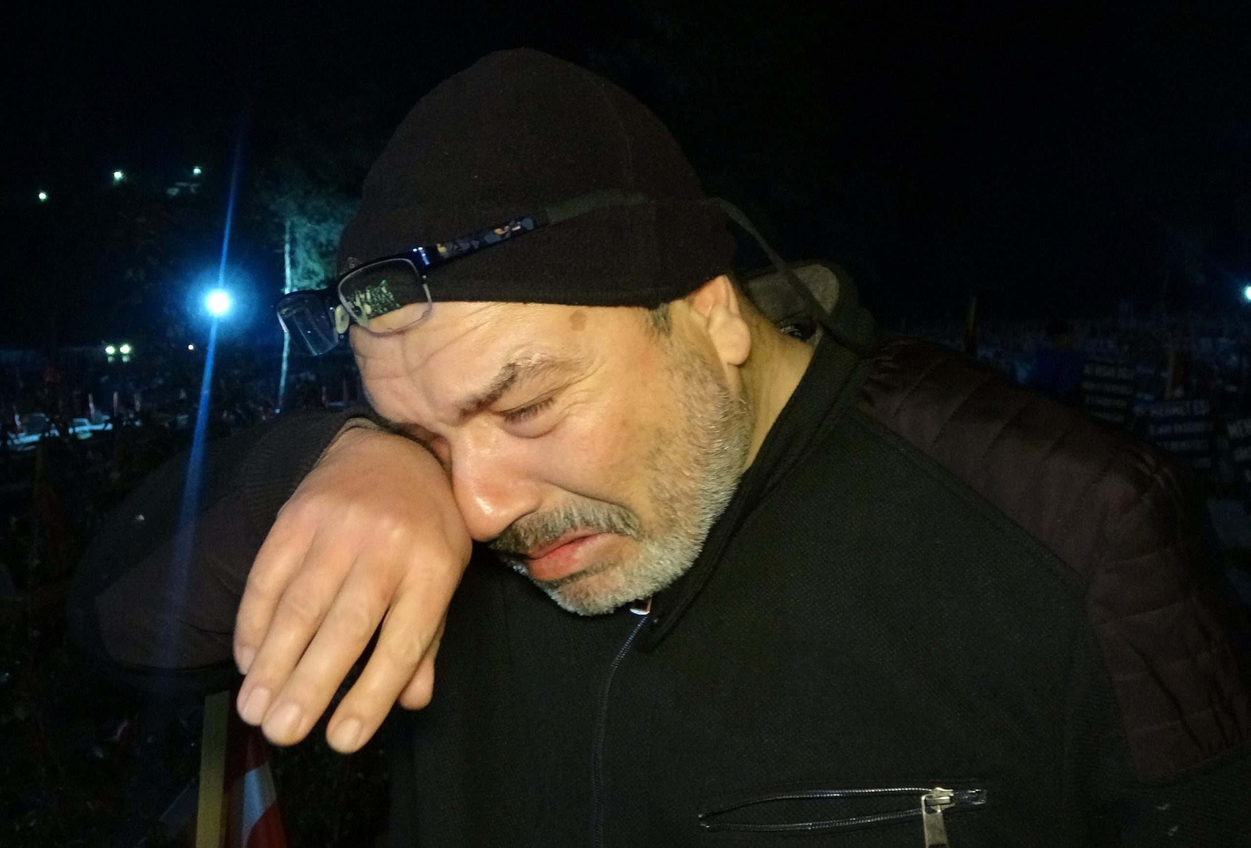 Kahramanmaraş depreminin ikinci yıl dönümünde afette yakınlarını kaybedenler kaybettikleri yakınlarının mezarı