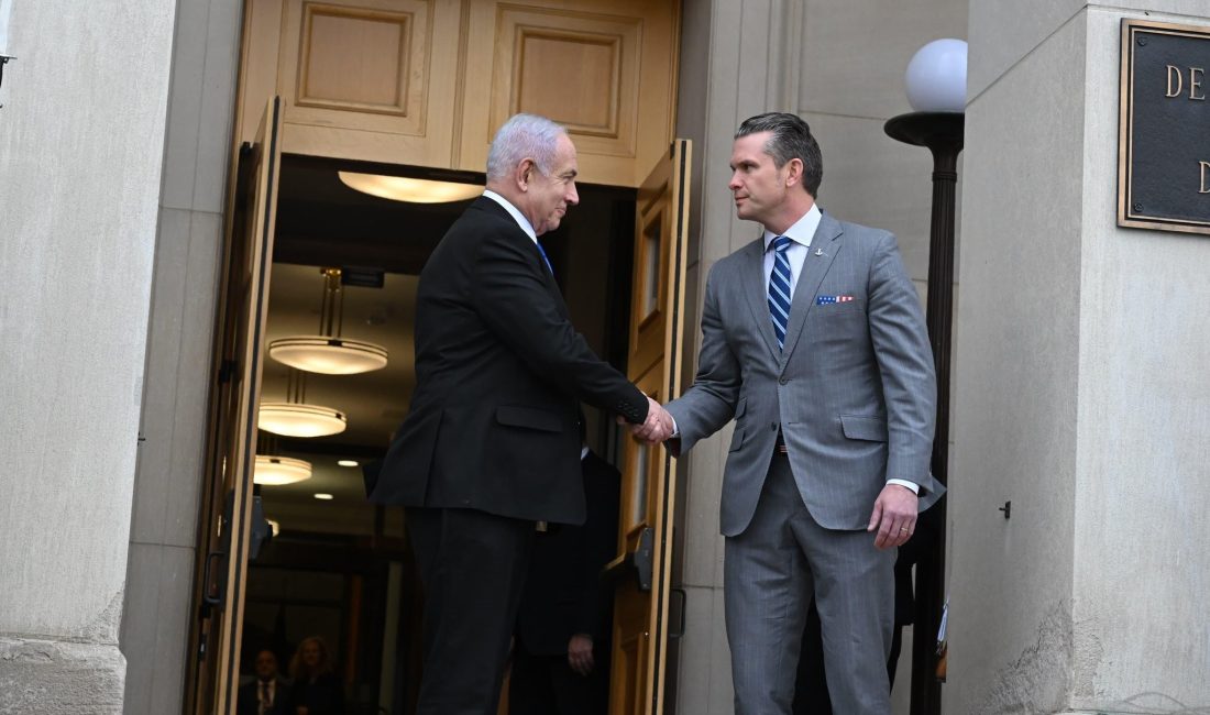 ABD Savunma Bakanı Hegseth, İsrail Başbakanı Netanyahu’yu Pentagon’da ağırladı Savunma Bakanı Pete Hegseth, Başkan Donald Trump’ın Gazze konusunda “alışılmışın