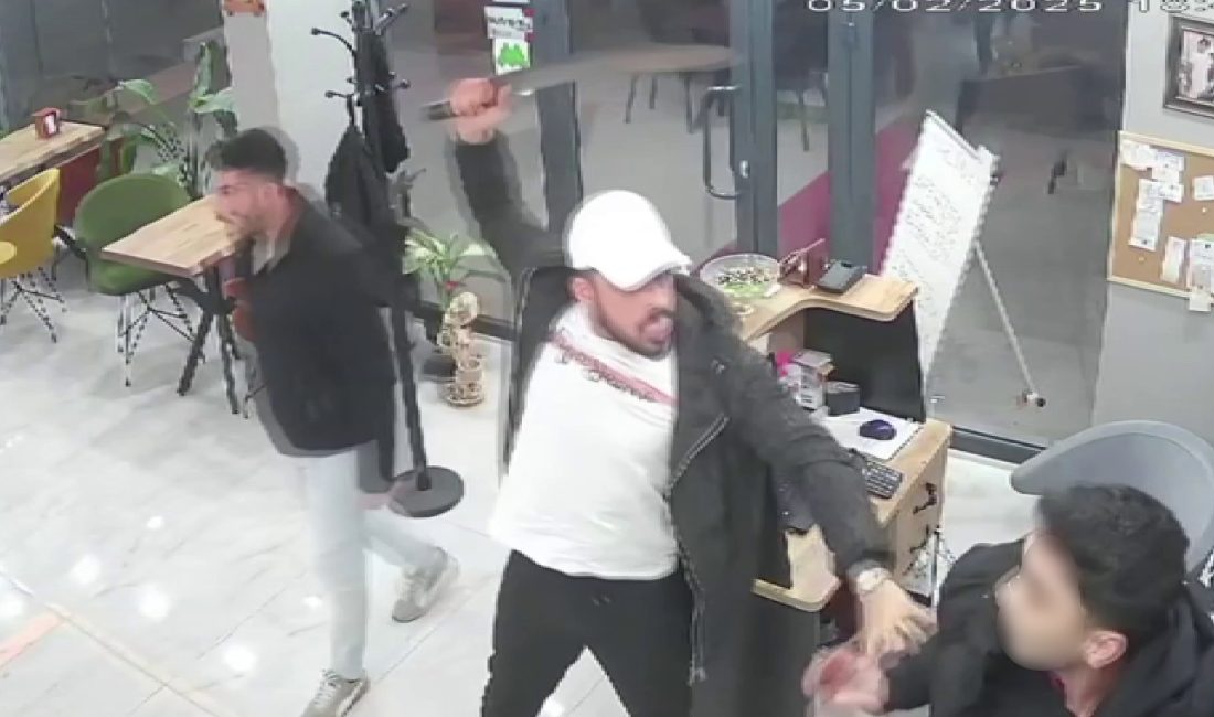 İstanbul Büyükçekmece’de lokanta işletmecisinin caddede “Hızlı gitmeyin” diyerek uyarıp tartıştığı