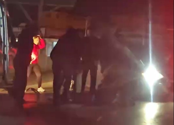 Aydın'ın Kuşadası ilçesine otomobil ile motosikletin çarpışması sonucu meydana gelen