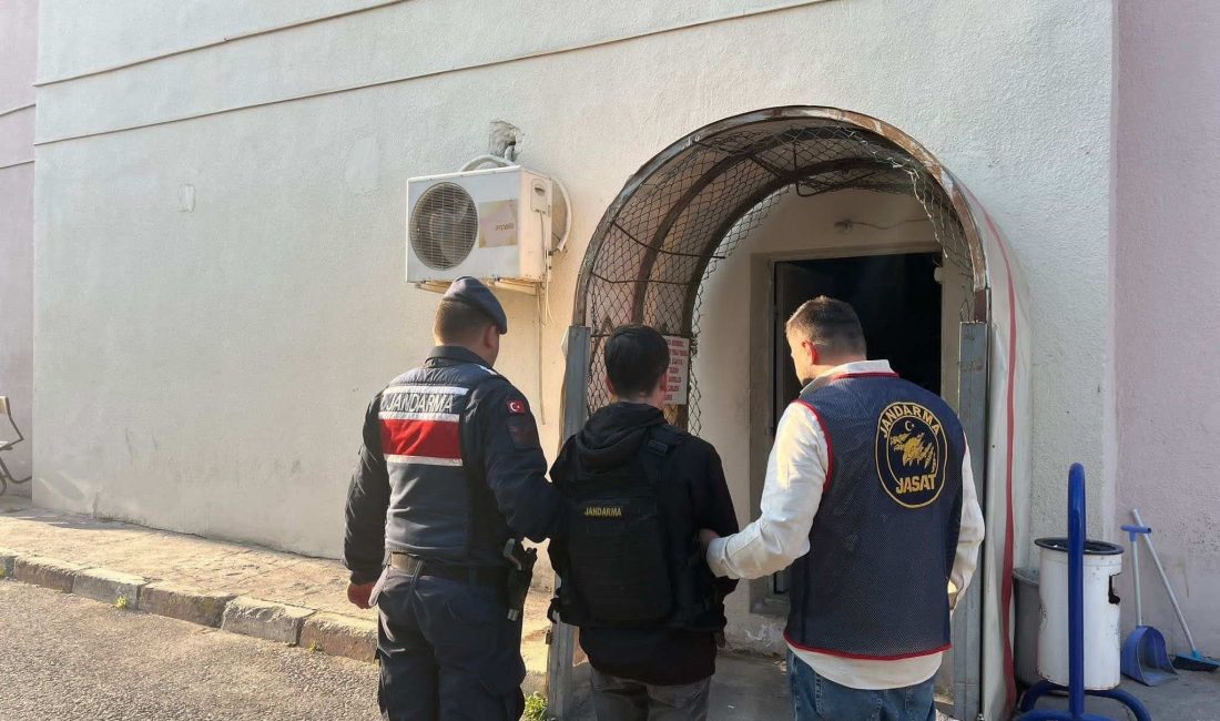 Mersin'de jandarma ekiplerinin düzenlediği operasyonda bir kişinin öldürülüp , bir