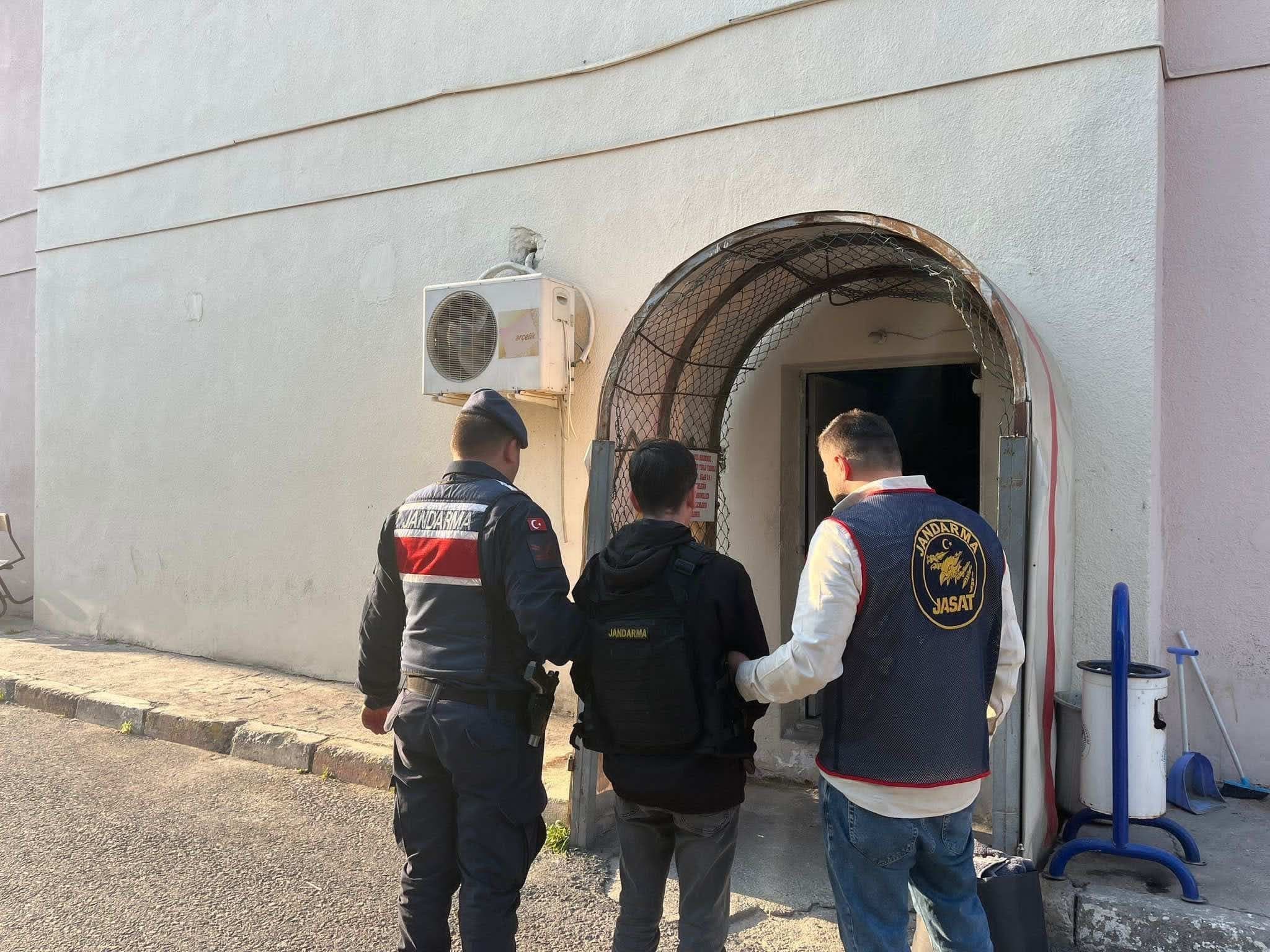 Mersin'de jandarma ekiplerinin düzenlediği operasyonda bir kişinin öldürülüp , bir
