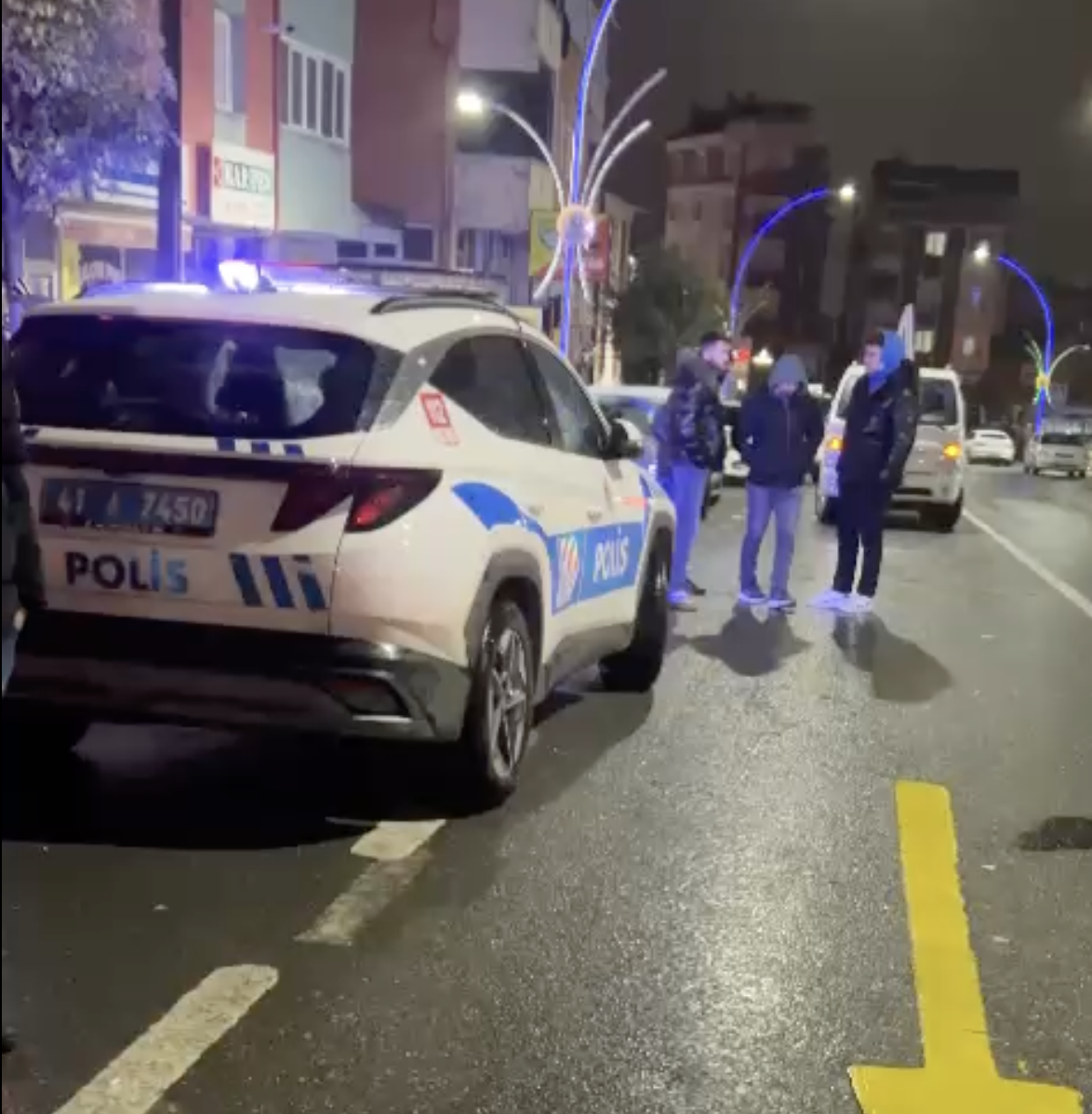 Kocaeli’nin Çayırova ilçesinde bir kadın tartıştığı kocasını silahla vurarak öldürdü.