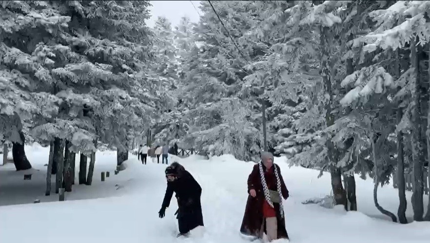 Uludağ, kar kalınlığının bir metreye ulaşmasıyla kış turizmi açısından yoğun