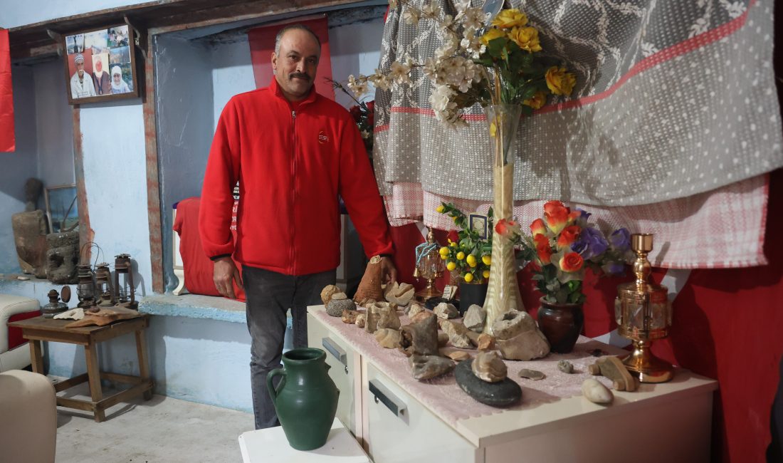 Hatay'ın Yayladağı ilçesinde çobanlık yapan Mehmet Kızgın, 8 yıldır dağlarda