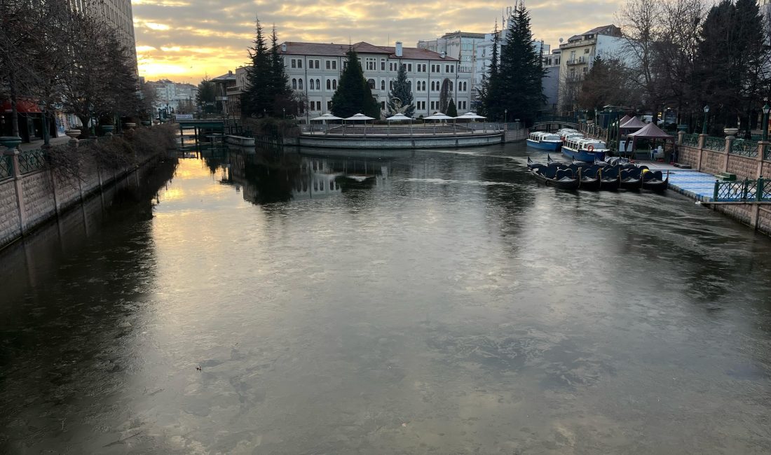 Eskişehir’de eksi 6 dereceye kadar düşen hava sıcaklığından dolayı Porsuk