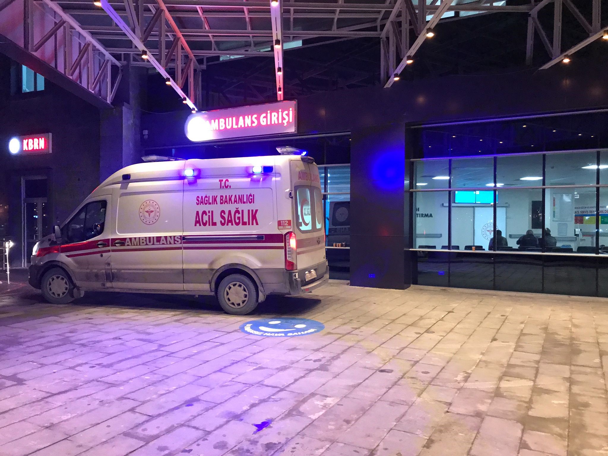 Bilecik İl Emniyet Müdürlüğü binasının 25 metre uzağında tanımadığı bir