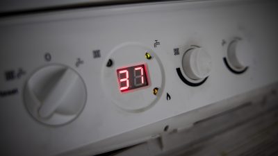 Kar yağışının günden güne etkisini artırmasıyla kombilerin derecesi yükseltiliyor. Doğal