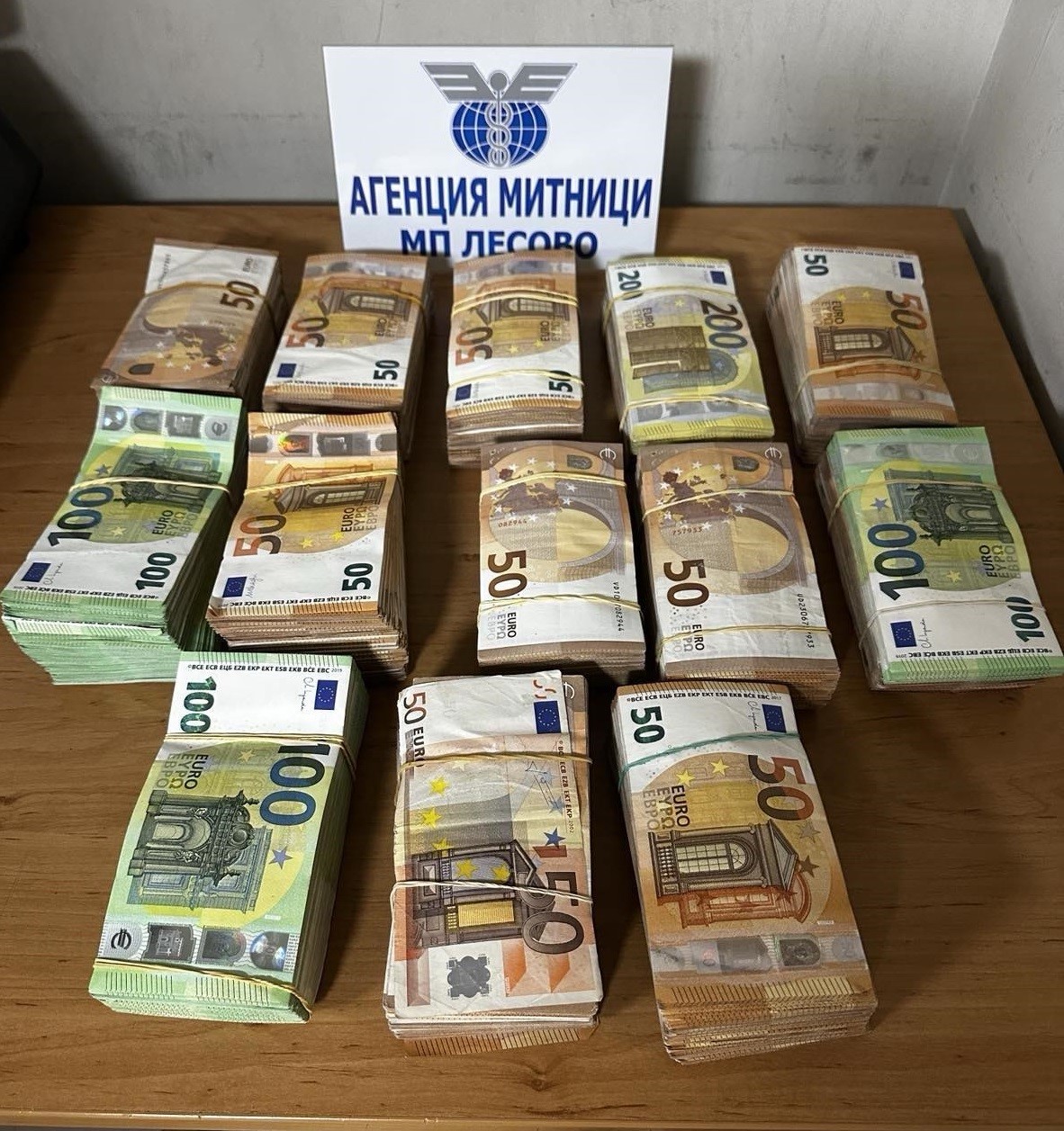 Gurbetçi TIR sürücüsü 245 bin Euro'yu komşuya kaptırdı 1 Gurbetçi TIR sürücüsü 245 bin Euro'yu komşuya kaptırdı