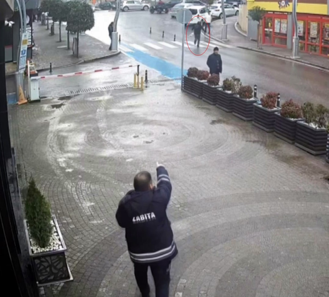 Sakarya’nın Karasu ilçesinde hasta ve sakat numarası yaparak koltuk değneğiyle