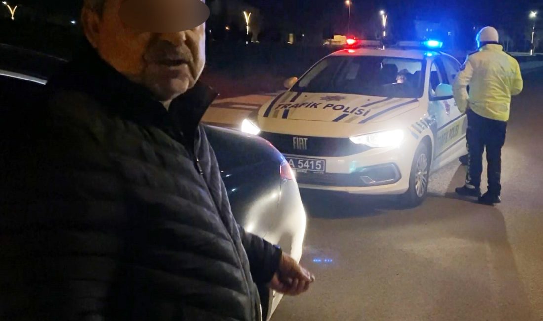 Ters yola girip “dur” ihtarına uymadı, “Biz Şahinci gibi değiliz, sevilir, sayılırız” dedi Aksaray’da ters yola girip “dur” ihtarına uymayıp polisin önünü kesmesiyle