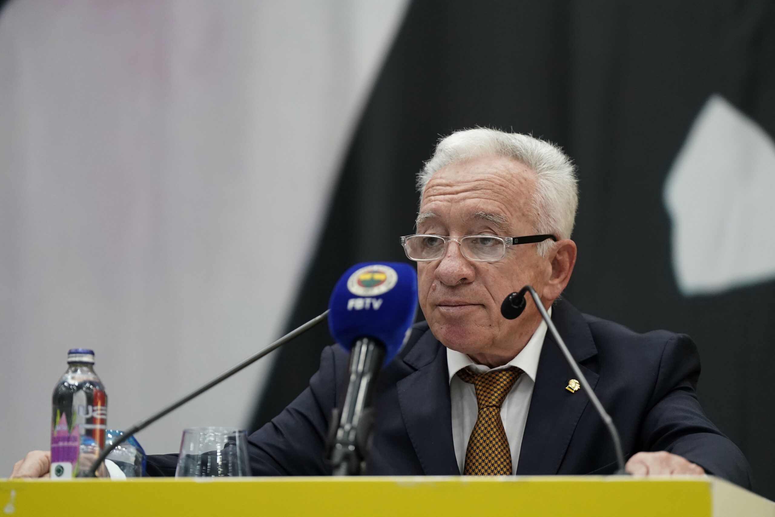 Fenerbahçe Denetim Kurulu Üyesi Mehmet Vodina, sarı-lacivertli kulübün borcunun 18