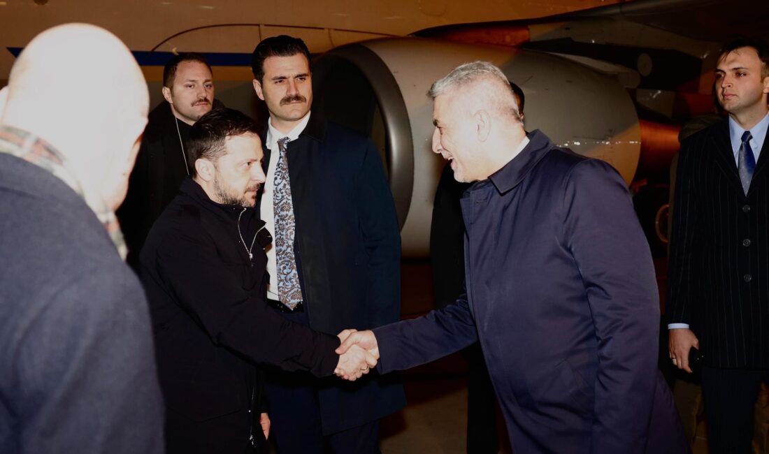Ukrayna Devlet Başkanı Zelenskiy Ankara’da Ukrayna Devlet Başkanı Volodimir Zelenskiy, resmi ziyaret için Ankara’ya geldi.