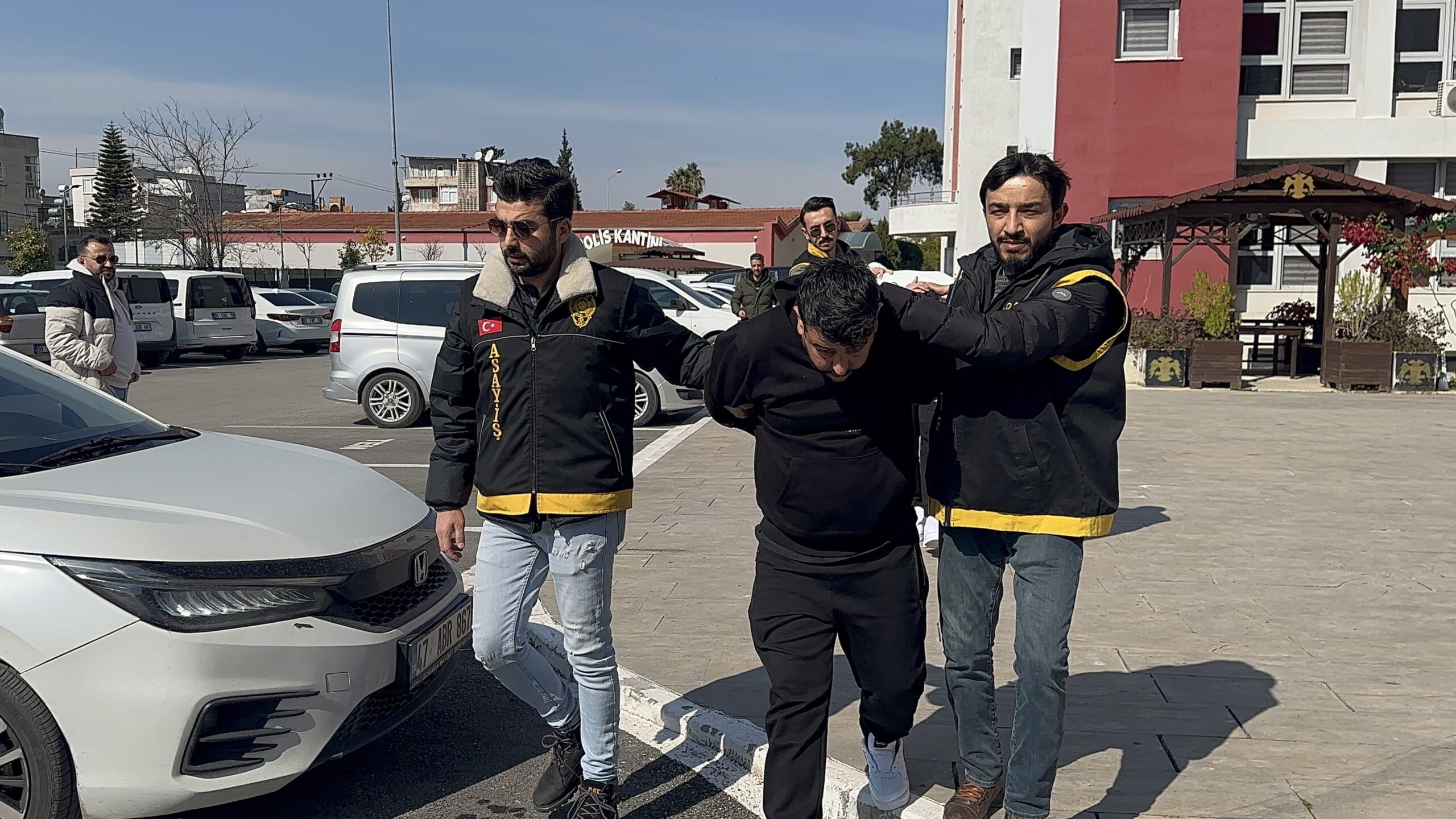 Adana'da berberde uğradığı silahlı saldırı sonucu ölen şahsı berber arkadaşının