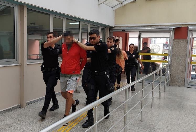 Kocaeli'nin İzmit ilçesinde iki grup arasında çıkan, 1 kişinin hayatını