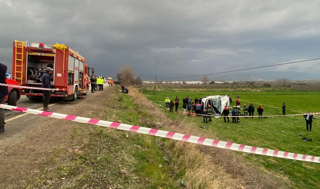 İzmir’den Denizli’de düzenlenecek halter turnuvasına katılmak üzere yola çıkan kafileyi taşıyan
