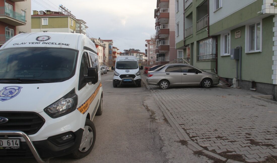 Konya'nın Beyşehir ilçesinde evinin banyosunda ölü bulunan garsonun cinayete kurban gittiği