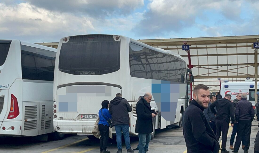 Kilometrelerce herkes onu uyuyor sandı otobüs mola verince öldüğü anlaşıldı Kayseri'den Bursa'nın Karacabey ilçesine gitmek için otobüse binen 81 yaşındaki