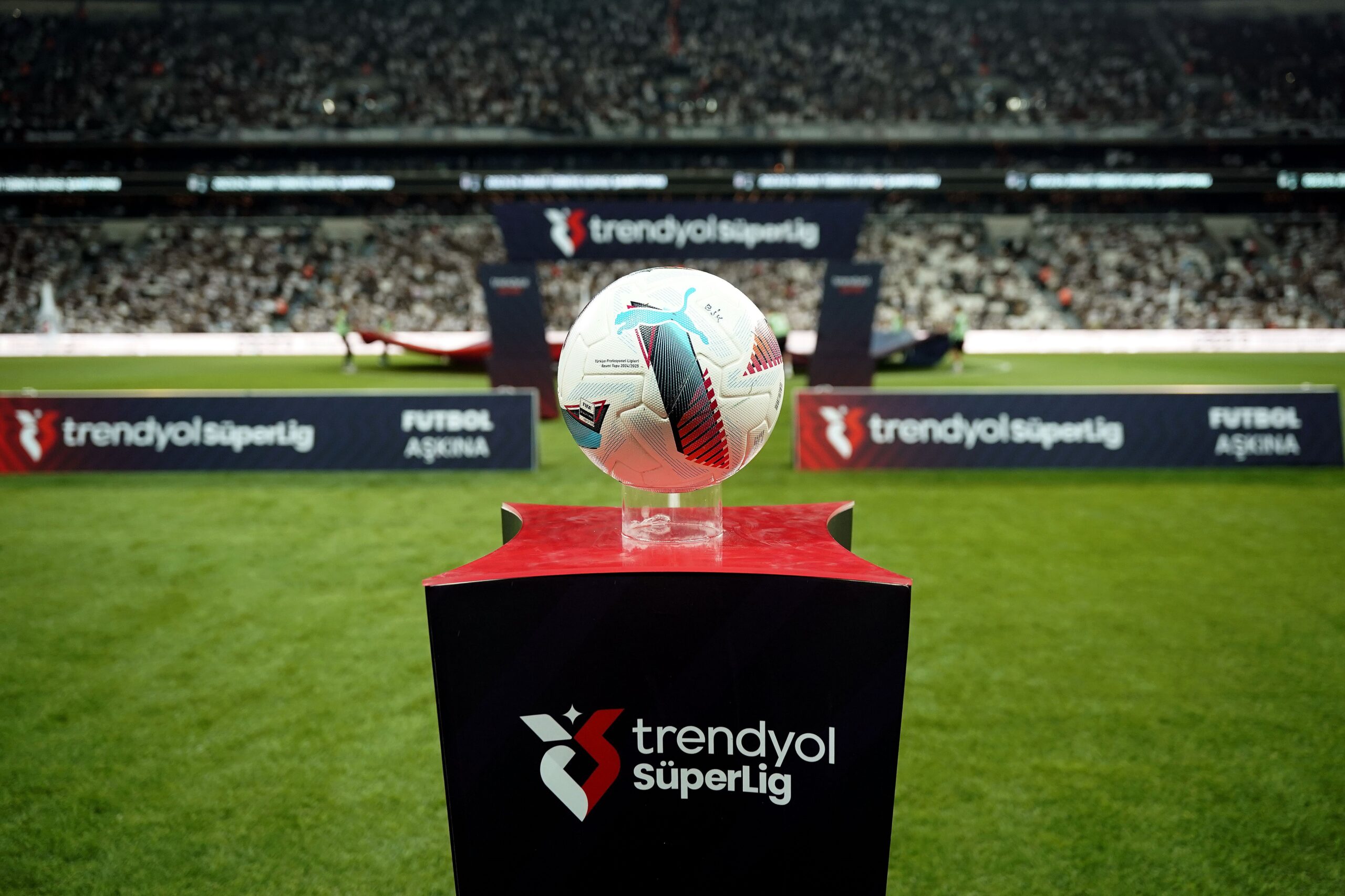  Trendyol Süper Lig'de 25. hafta yarın oynanacak 2 maçla başlayacak.
