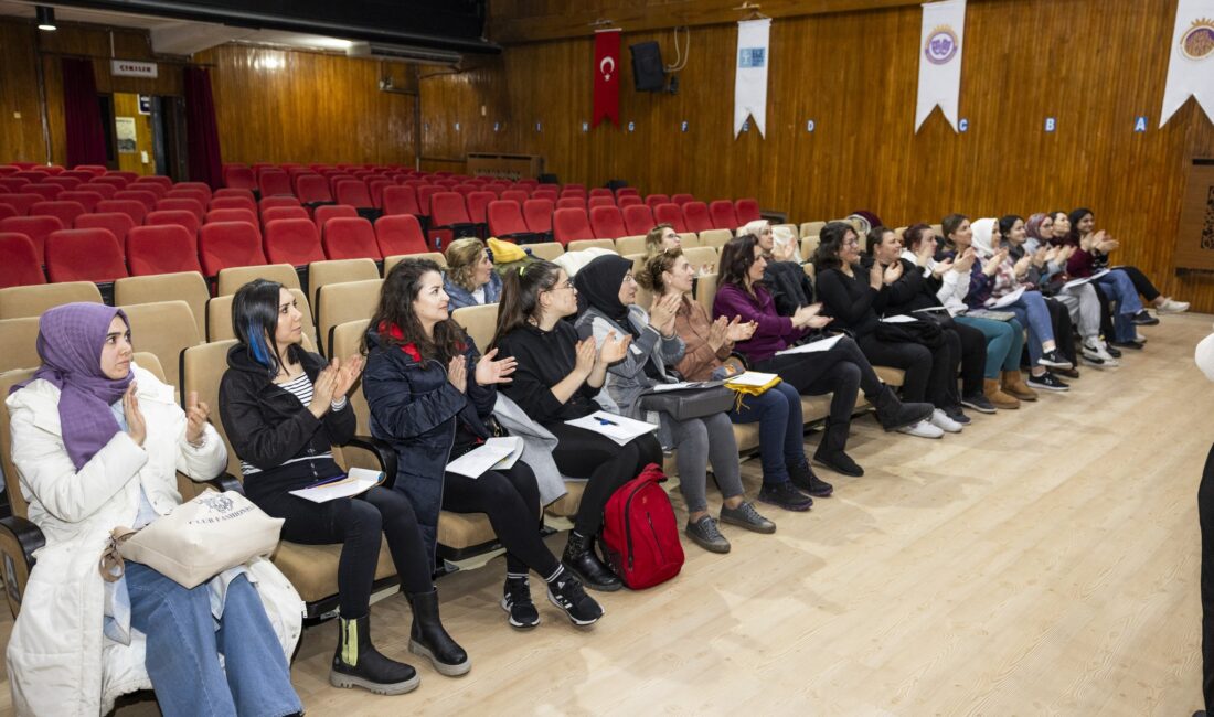 Afyonkarahisar Belediyesi, şehre bir yenilik daha kazandırarak Kadın Bando Takımı'nı