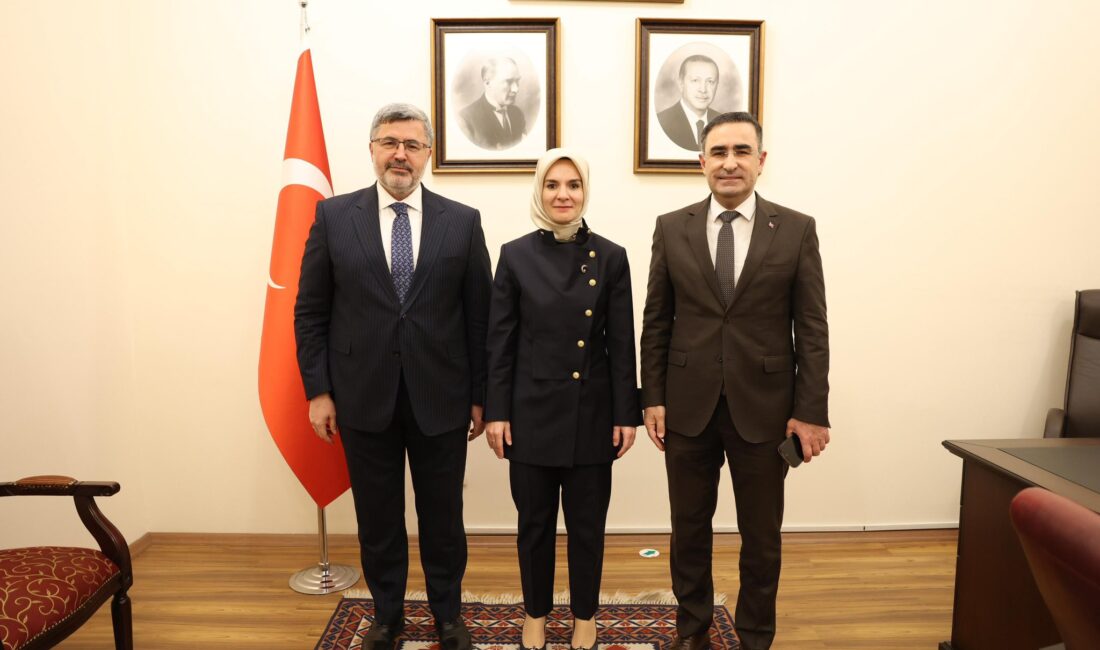 AK Partili vekillerden Bakan Göktaş’a ziyaret… AK Parti Afyonkarahisar milletvekilleri Ali Özkaya ve Hasan Arslan Aile