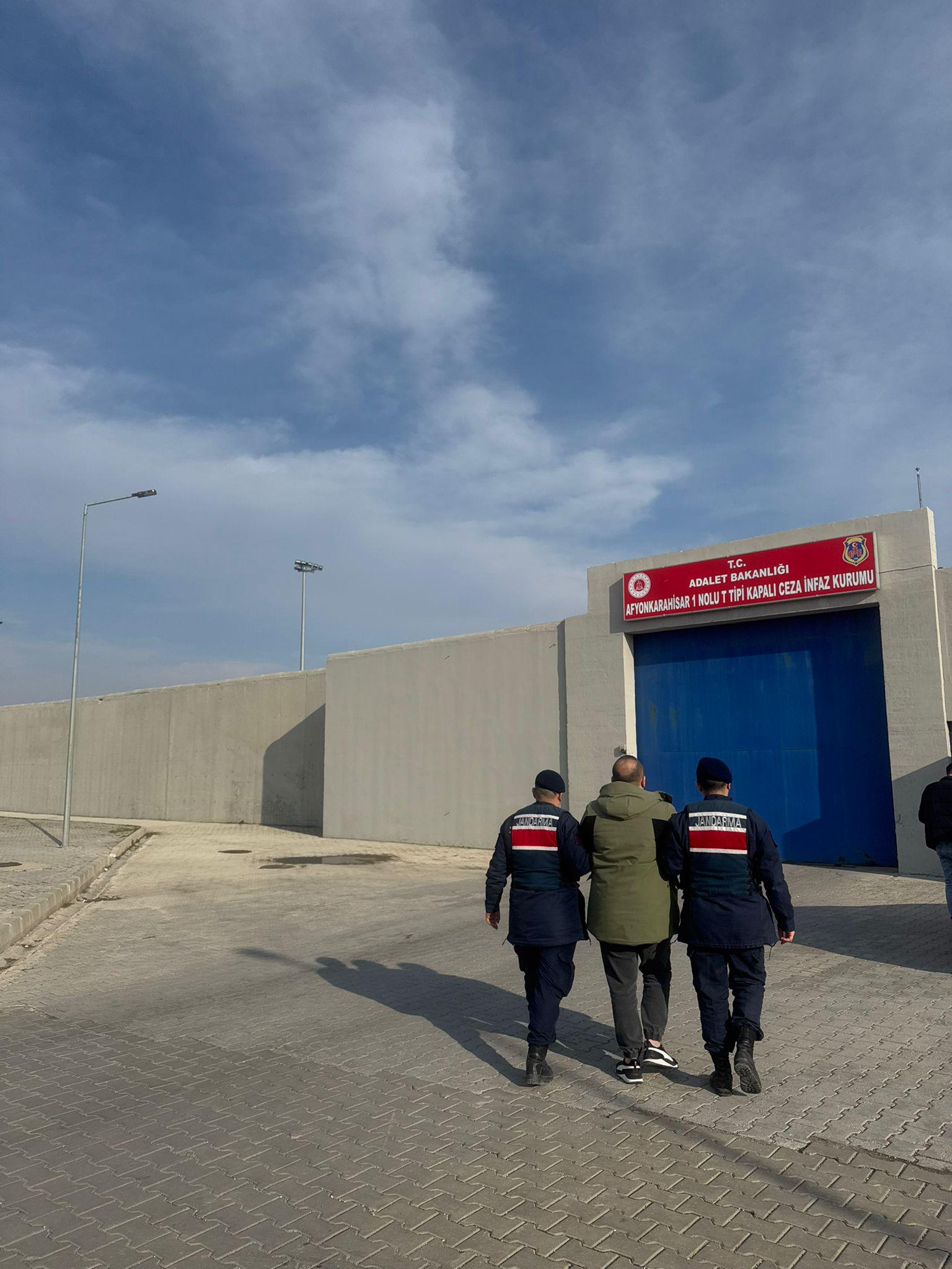Afyonkarahisar’da Aranan Şahıs Jandarma Tarafından Yakalandı