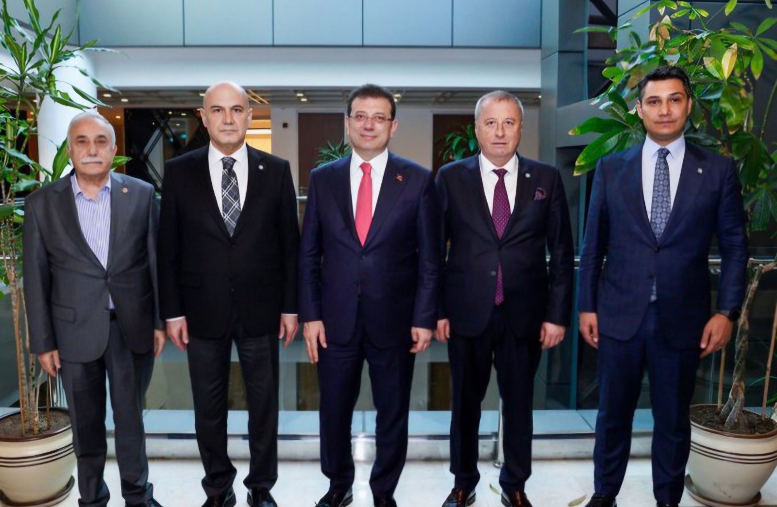 İYİ Parti Afyonkarahisar Milletvekili Hakan Şeref Olgun’un da içinde yer