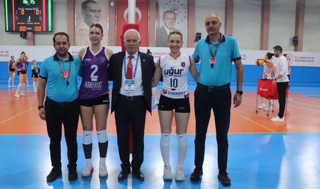 Helal olsun size! Afyon Belediye Yüntaş Voleybol Takımı, çeyrek finaldeki son maçında Uğur