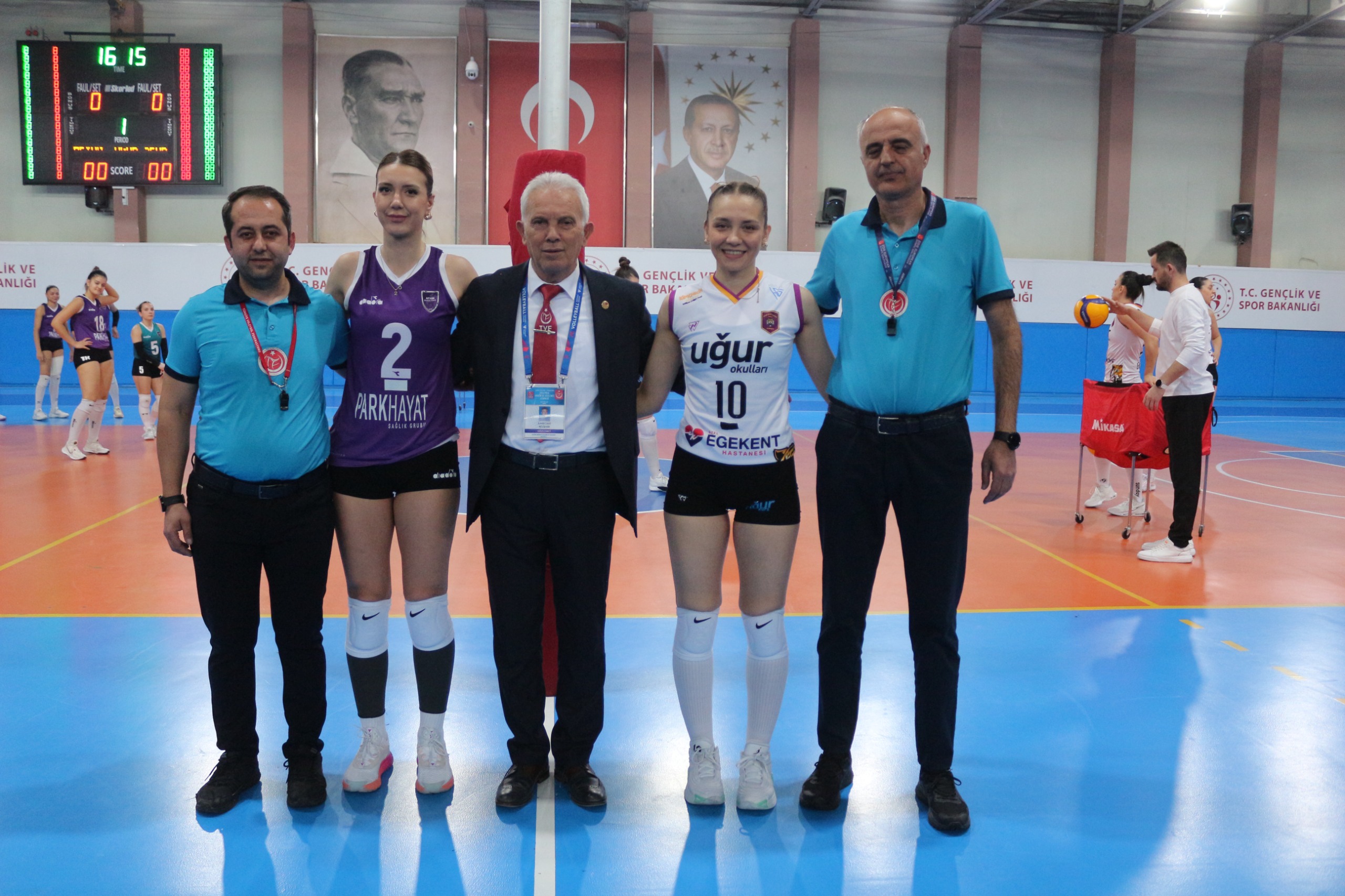 Afyon Belediye Yüntaş Voleybol Takımı, çeyrek finaldeki son maçında Uğur