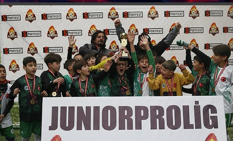 Juniorprolig Sömestr Cup 2016 yaş grubunda Afyonkarahisar temsilcisi Anadolugücü FK