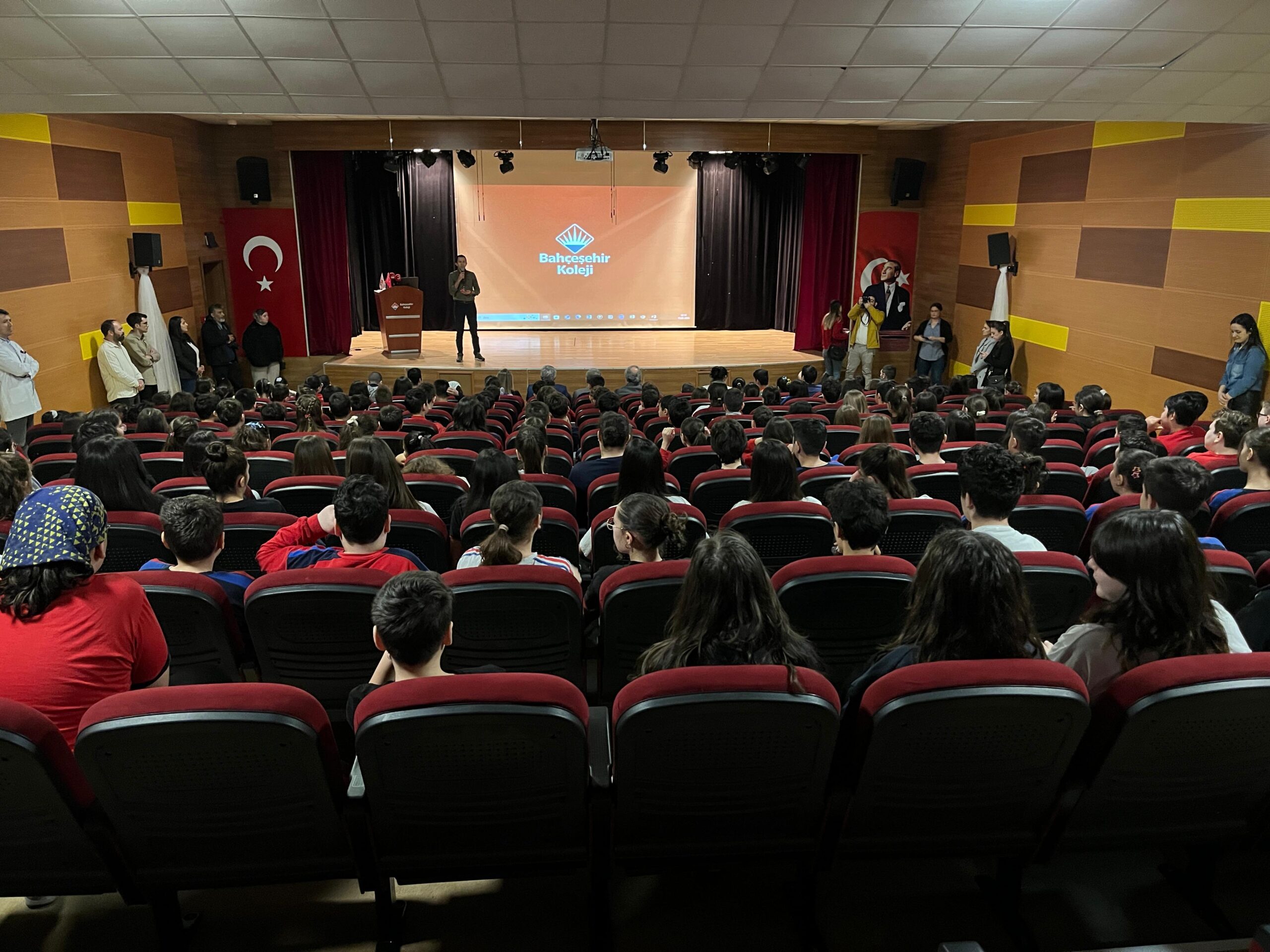 Afyonkarahisar’da, özel gereksinimli bireylerle akranları arasındaki anlayış ve empatiyi artırmak