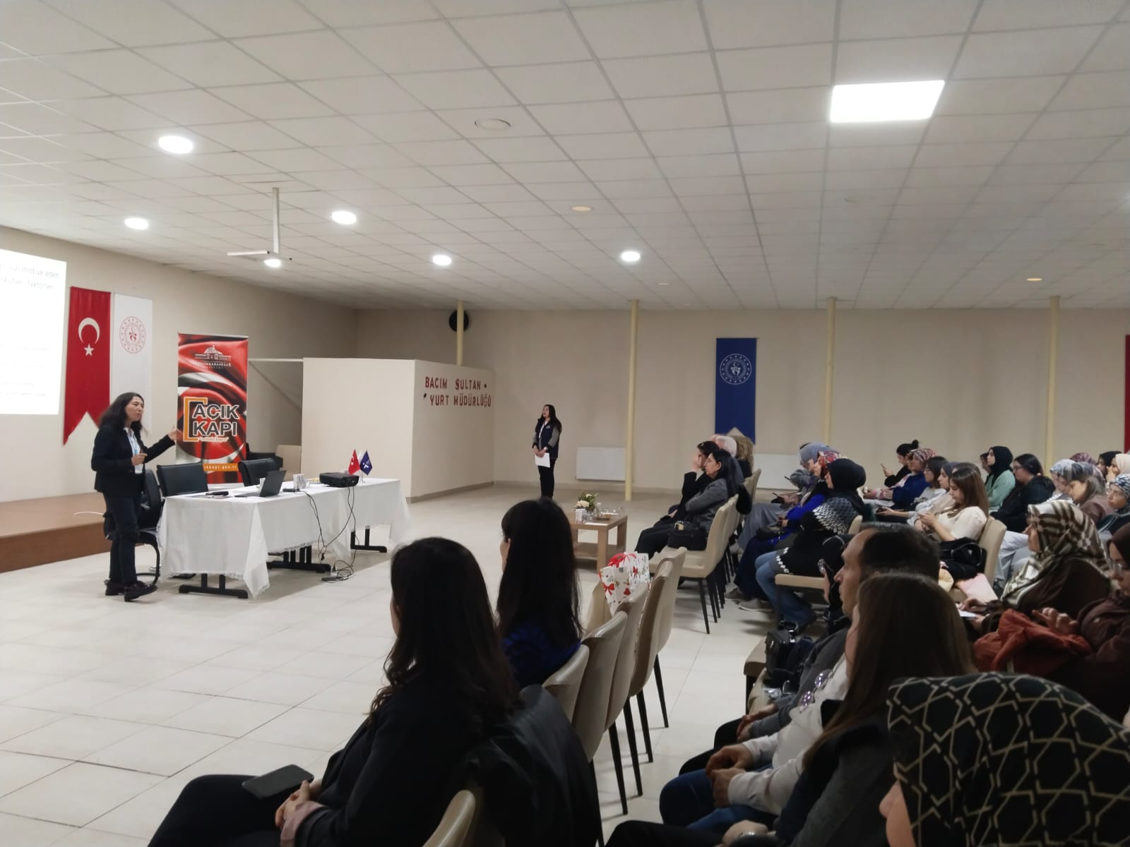 Afyonkarahisar Valiliği Açık Kapı Şube Müdürlüğü sosyal projelerine ve vatandaşları