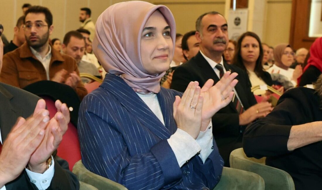 AFYONKARAHİSAR (AA) – Cumhurbaşkanı Recep Tayyip Erdoğan'ın eşi Emine Erdoğan'ın