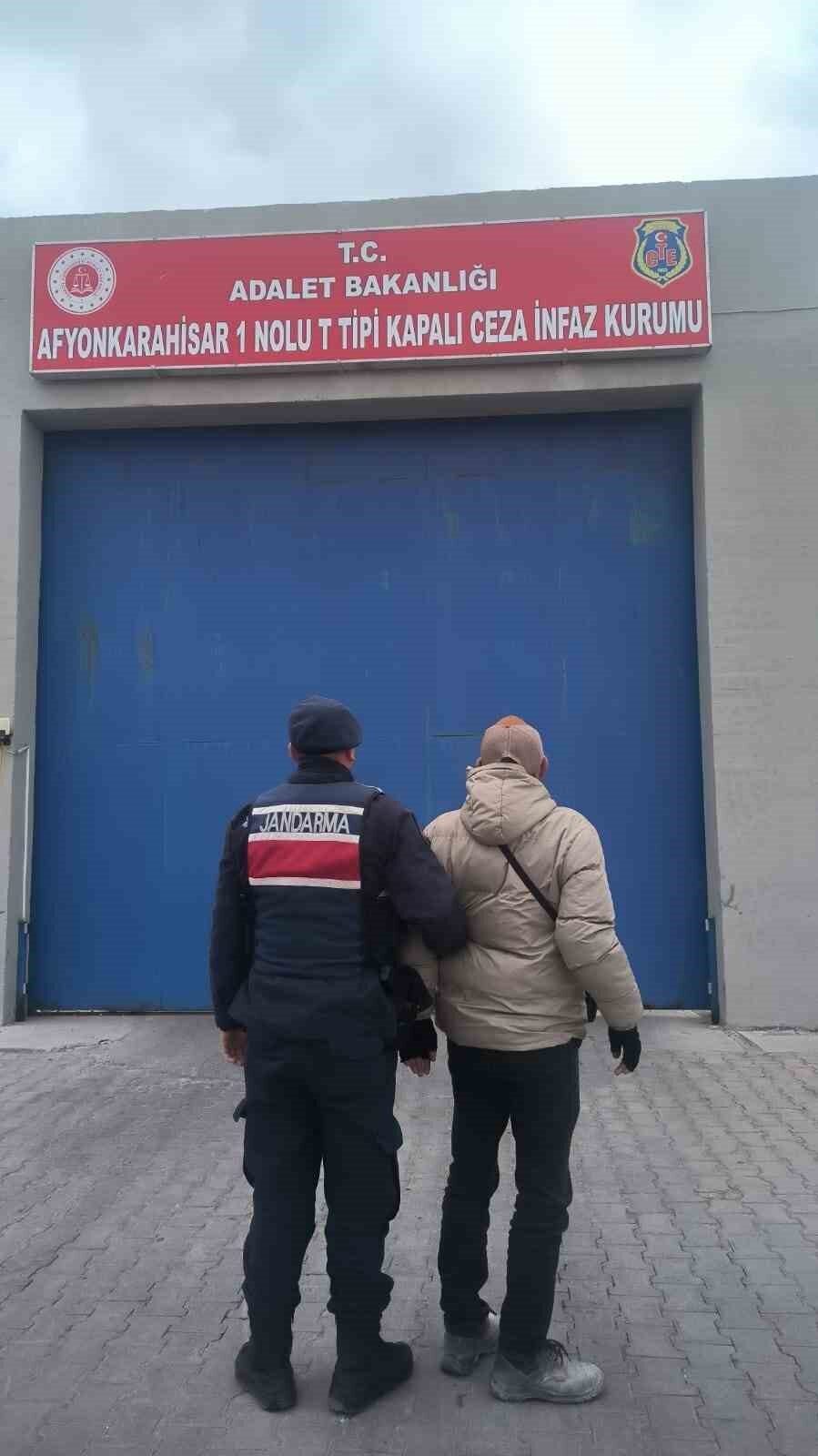 Afyonkarahisar İl Jandarma Komutanlığı ekipleri, hakkında vergi usul kanununa muhalefet