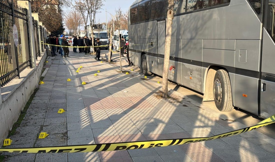 AFYONKARAHİSAR (AA) – Afyonkarahisar'da dolmuş şoförleri arasında çıkan pompalı tüfek
