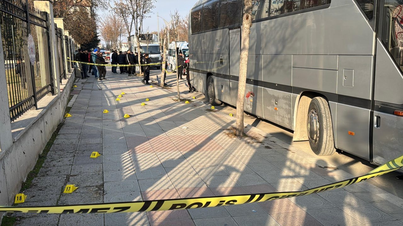 AFYONKARAHİSAR (AA) – Afyonkarahisar'da dolmuş şoförleri arasında çıkan pompalı tüfek