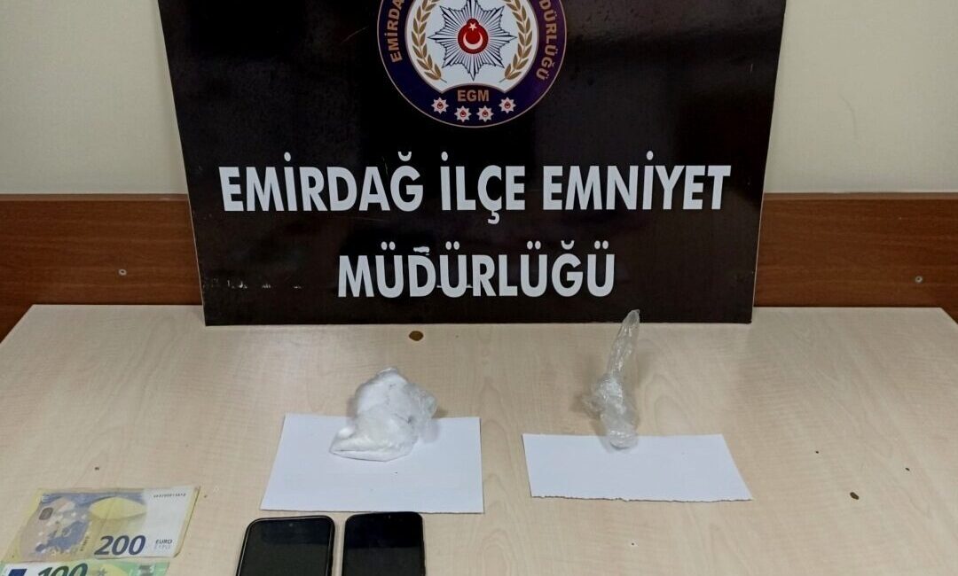 AFYONKARAHİSAR (AA) – Afyonkarahisar'ın Emirdağ ilçesinde düzenlenen uyuşturucu operasyonunda yakalanan