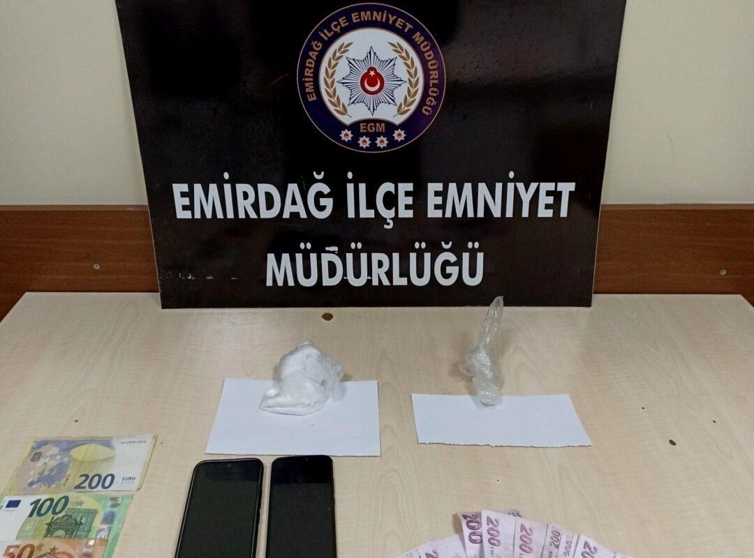 AFYONKARAHİSAR (AA) – Afyonkarahisar'ın Emirdağ ilçesinde düzenlenen uyuşturucu operasyonunda yakalanan