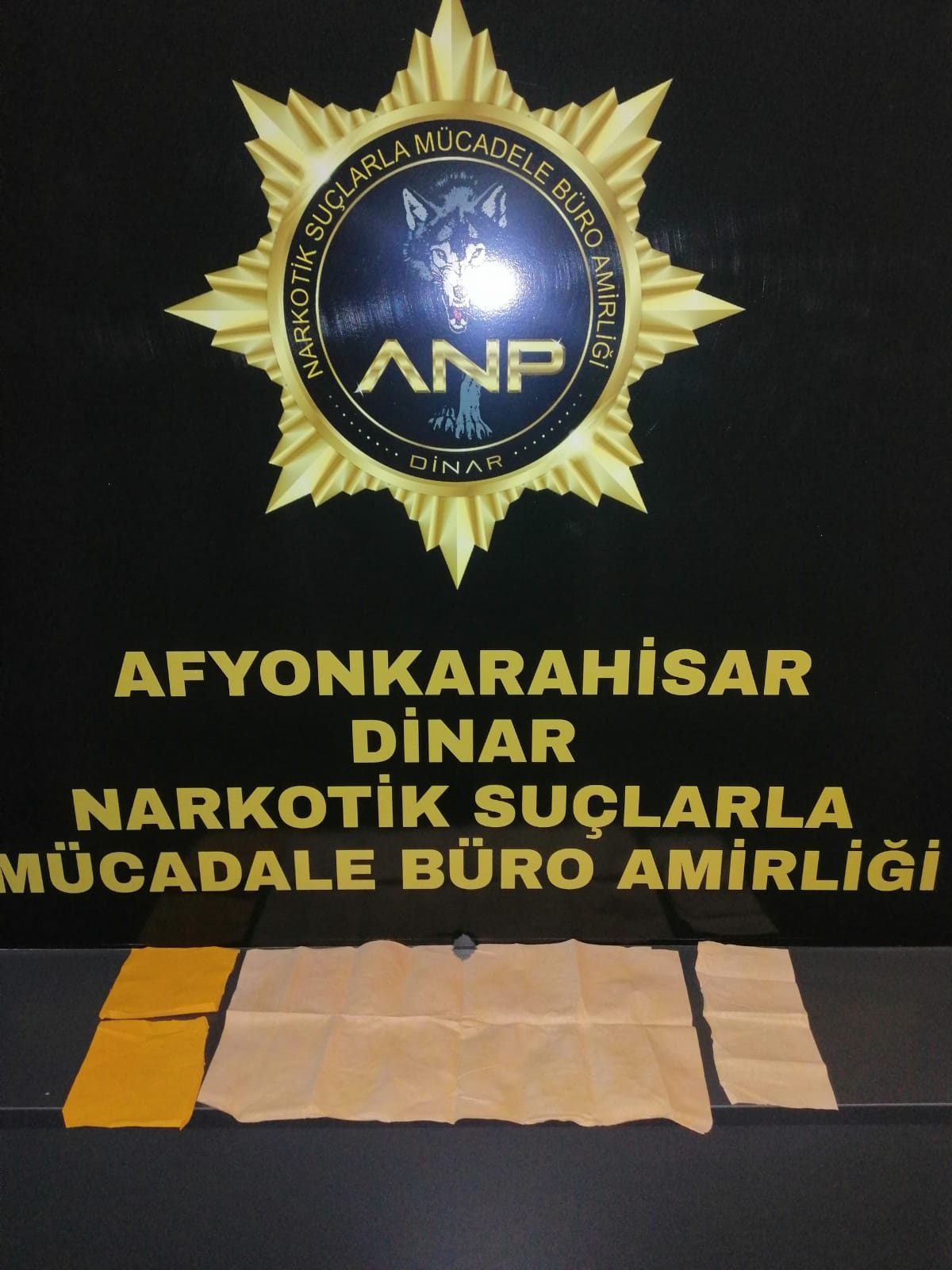 AFYONKARAHİSAR (AA) – Afyonkarahisar'da uyuşturucu operasyonunda yakalanan 3 şüpheliden 2'si