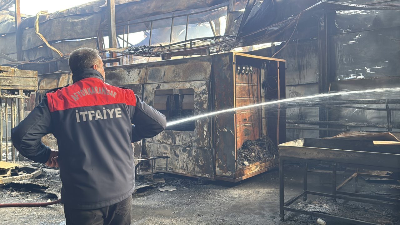 AFYONKARAHİSAR (AA) – Afyonkarahisar'da kontrol altına alınan orman ürünleri fabrikasındaki