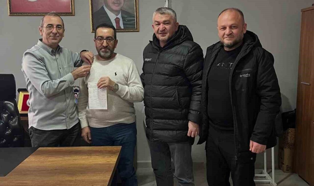 AK Parti Kütahya Merkez İlçe Başkanı Murat Afşarünal, partiye katılan