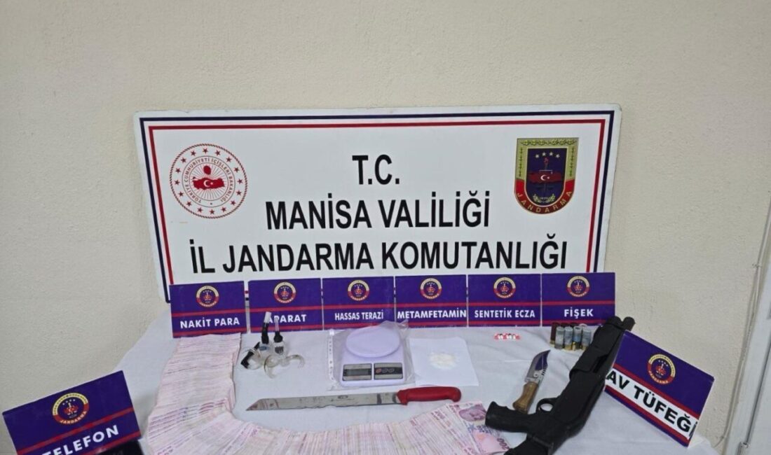 Manisa’nın Alaşehir ilçesinde, uyuşturucu ticareti yaptıkları iddia edilen 5 şüpheli
