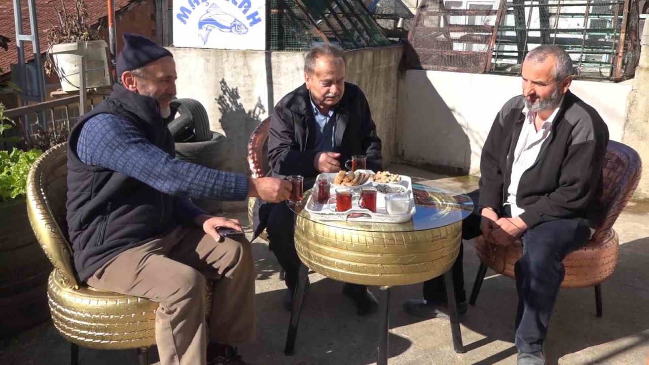 Rize’de emeklilikten sonra kendisine ahşap işlerini uğraş olarak seçen vatandaş,