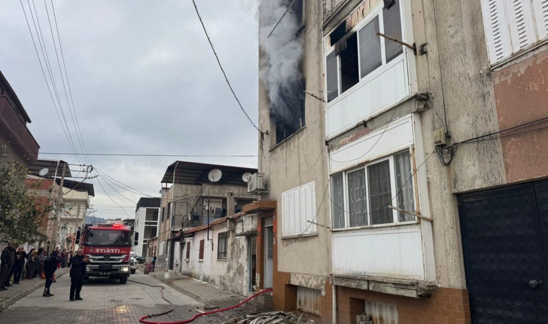 Aydın'ın Söke ilçesinde evde çıkan yangında dumandan etkilenen 86 yaşındaki