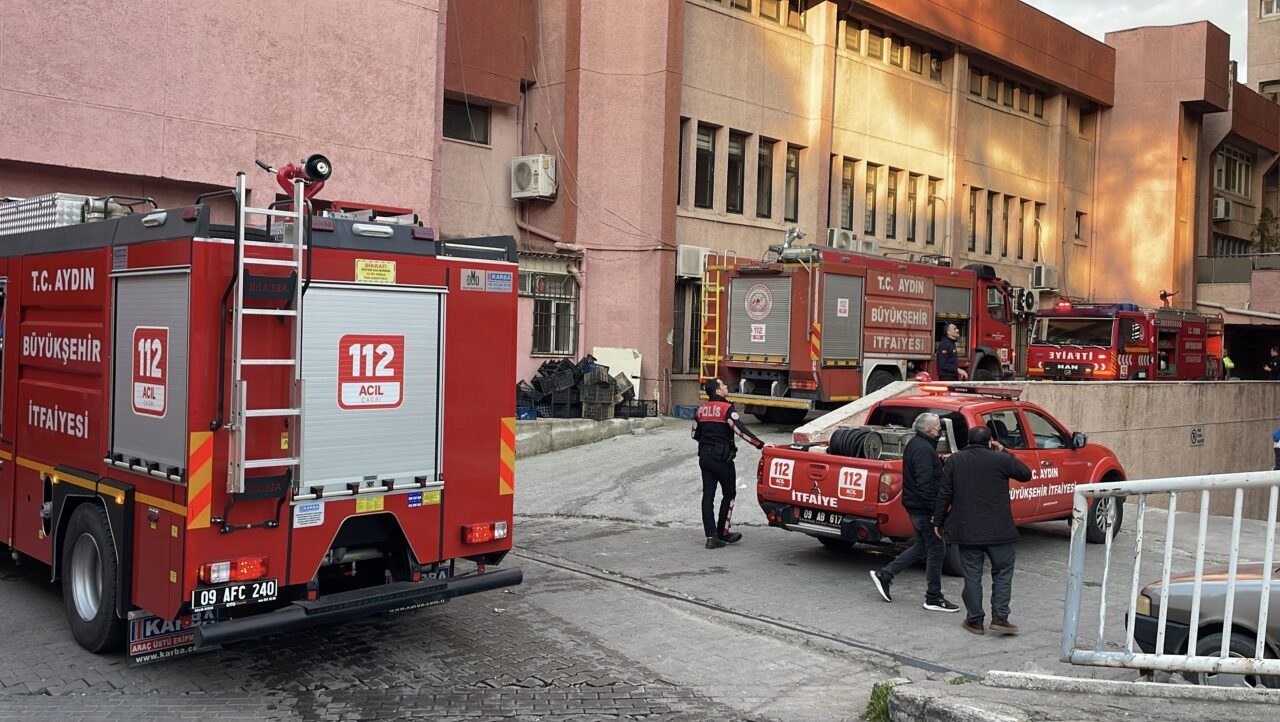 Aydın Devlet Hastanesi'nin çamaşırhane bölümünde çıkan yangın söndürüldü.
Efeler ilçesindeki hastanenin